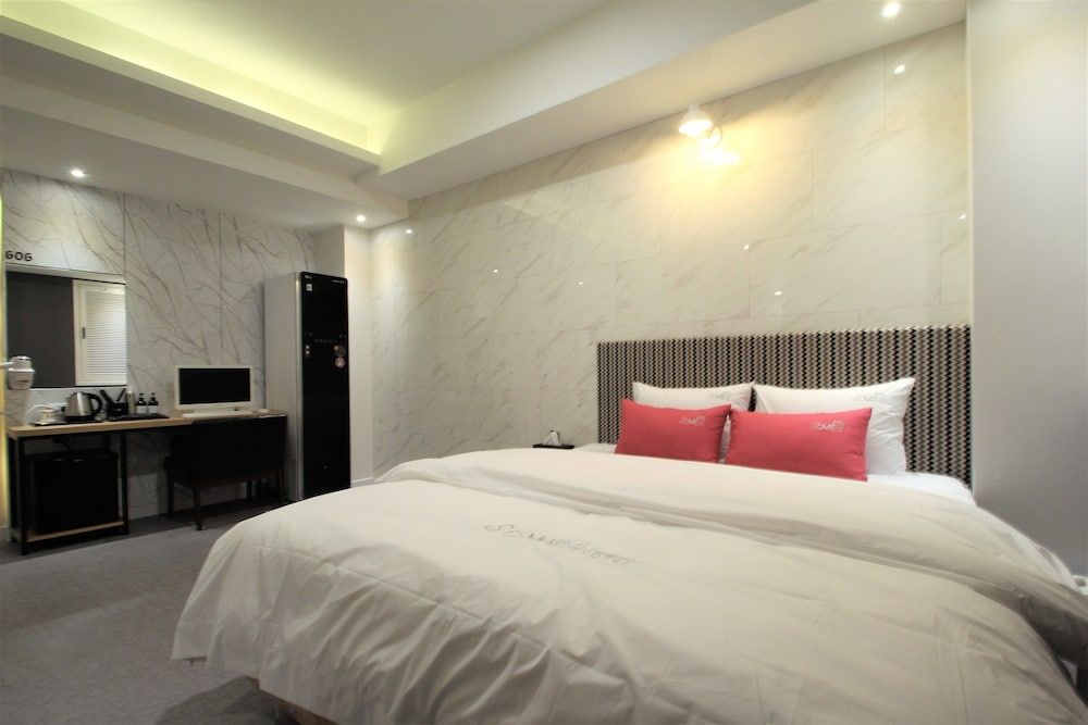 undefined Some Hotel 6