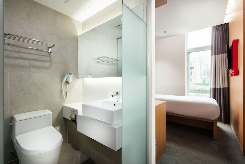 Travelodge Dongdaemun Hotel Superior Room, 1 Queen Bed 7