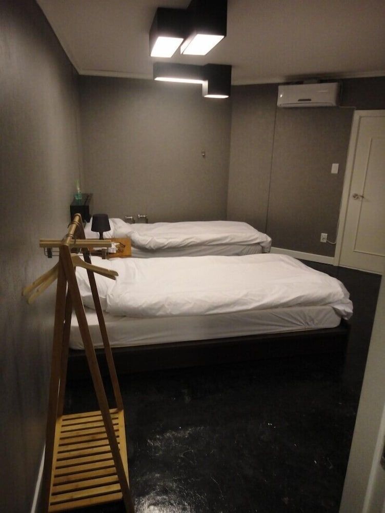 undefined Xeromine - Hostel 7