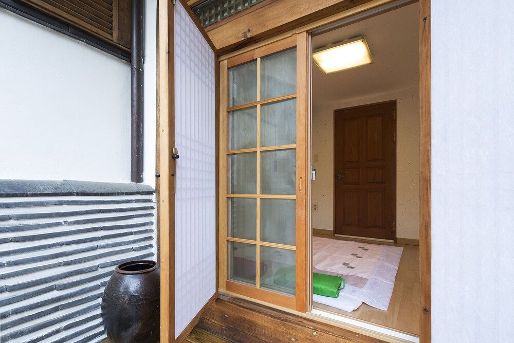 Xiwoo Hanok Guesthouse Economy Double Room (Ondol) 3