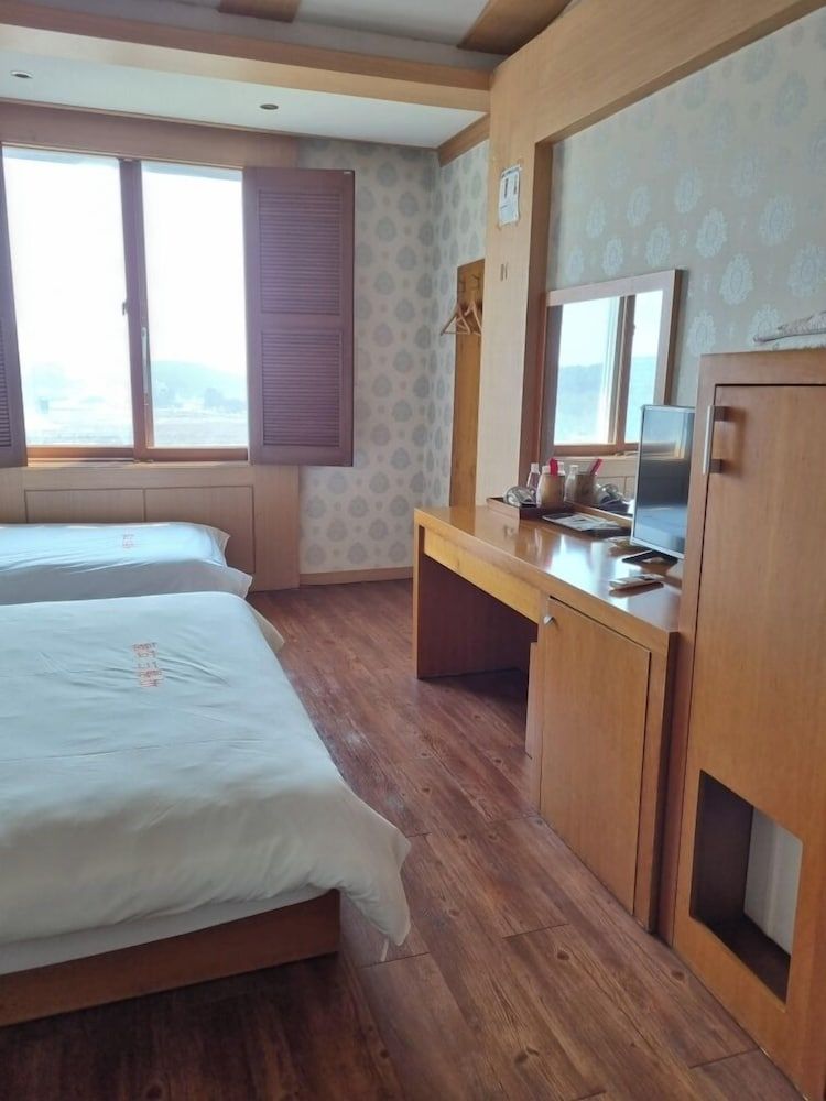 Hotel Seaworld Double or Twin Room