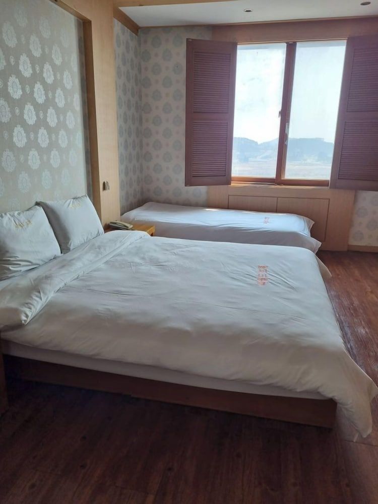 Hotel Seaworld Double or Twin Room 2