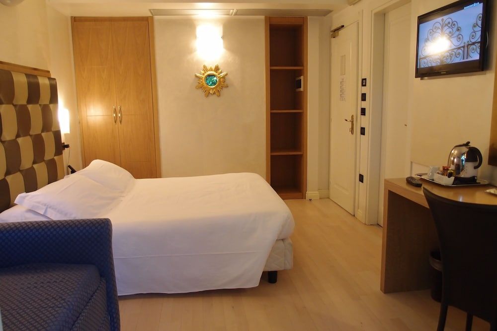 Economy Room