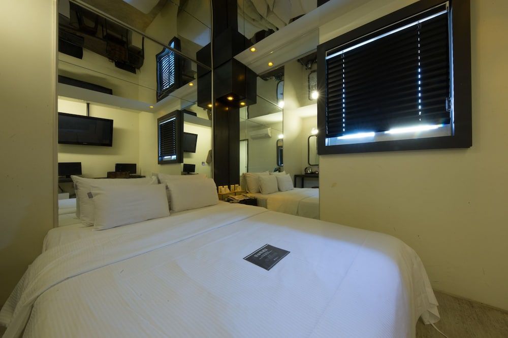 undefined Achasan Station Wall Hotel 6