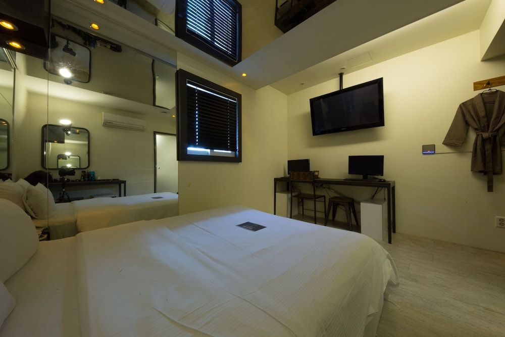 Achasan Station Wall Hotel Premium Room 11