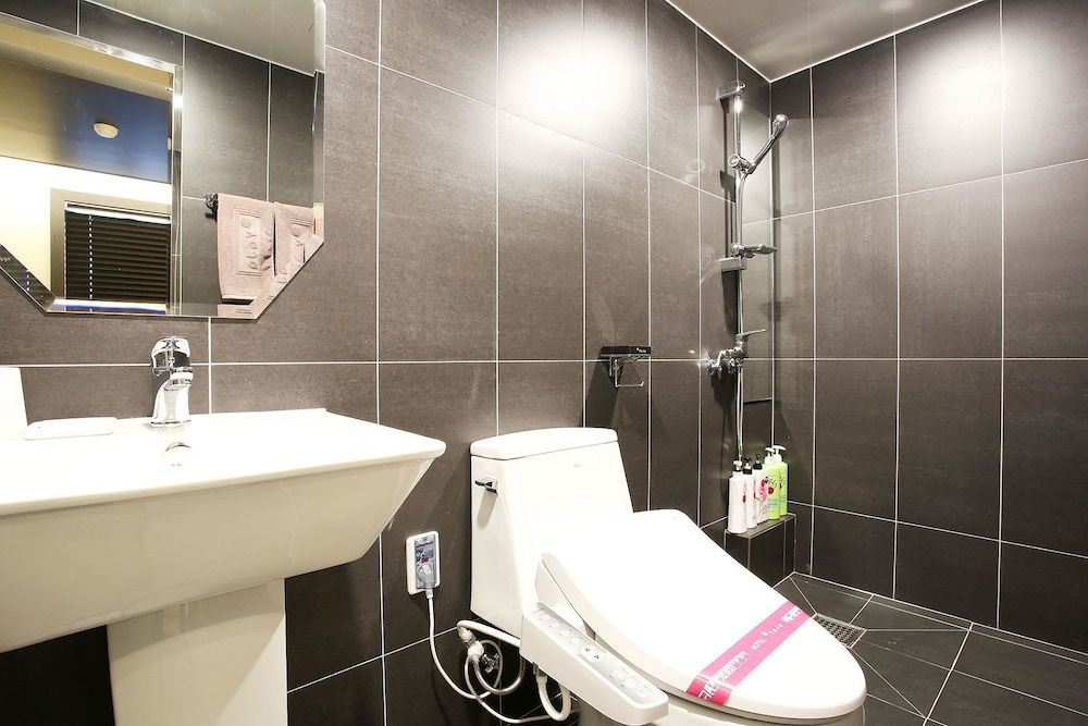 undefined Achasan Station Wall Hotel 10