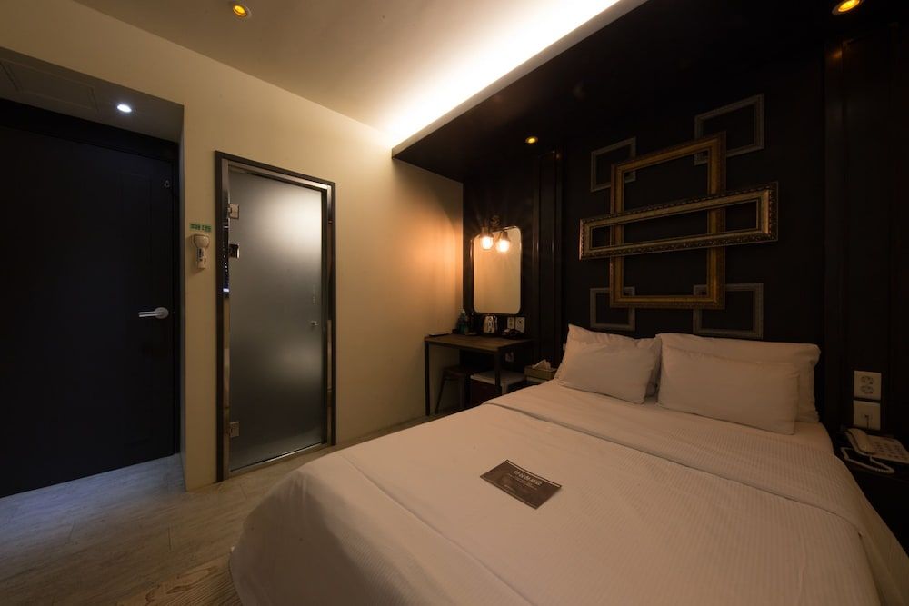 Achasan Station Wall Hotel Premium Room 12