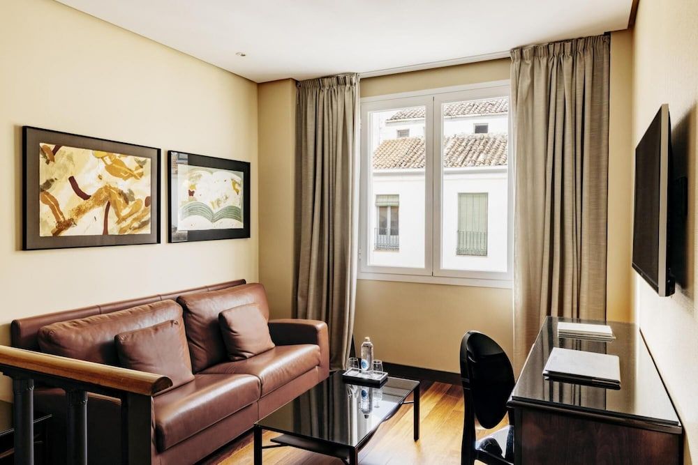 Hotel Villa Real, a member of Preferred Hotels & Resorts Superior Room, 1 Double or 2 Twin Beds 5