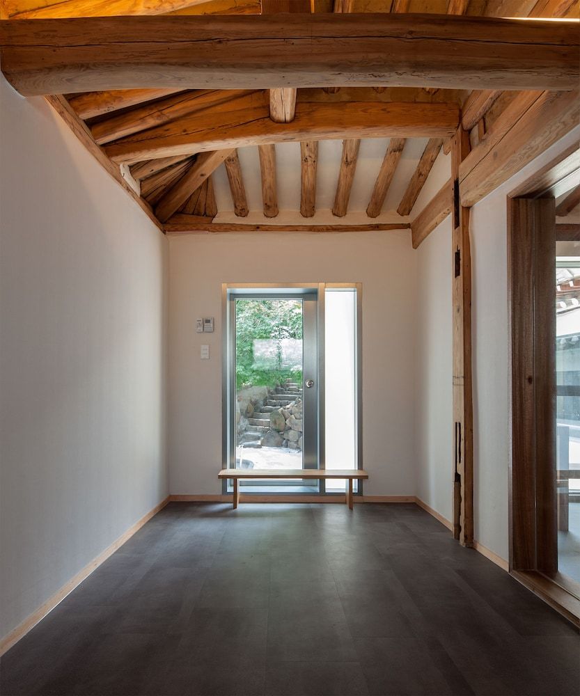 Hanok Residence Hotel Side Room 8