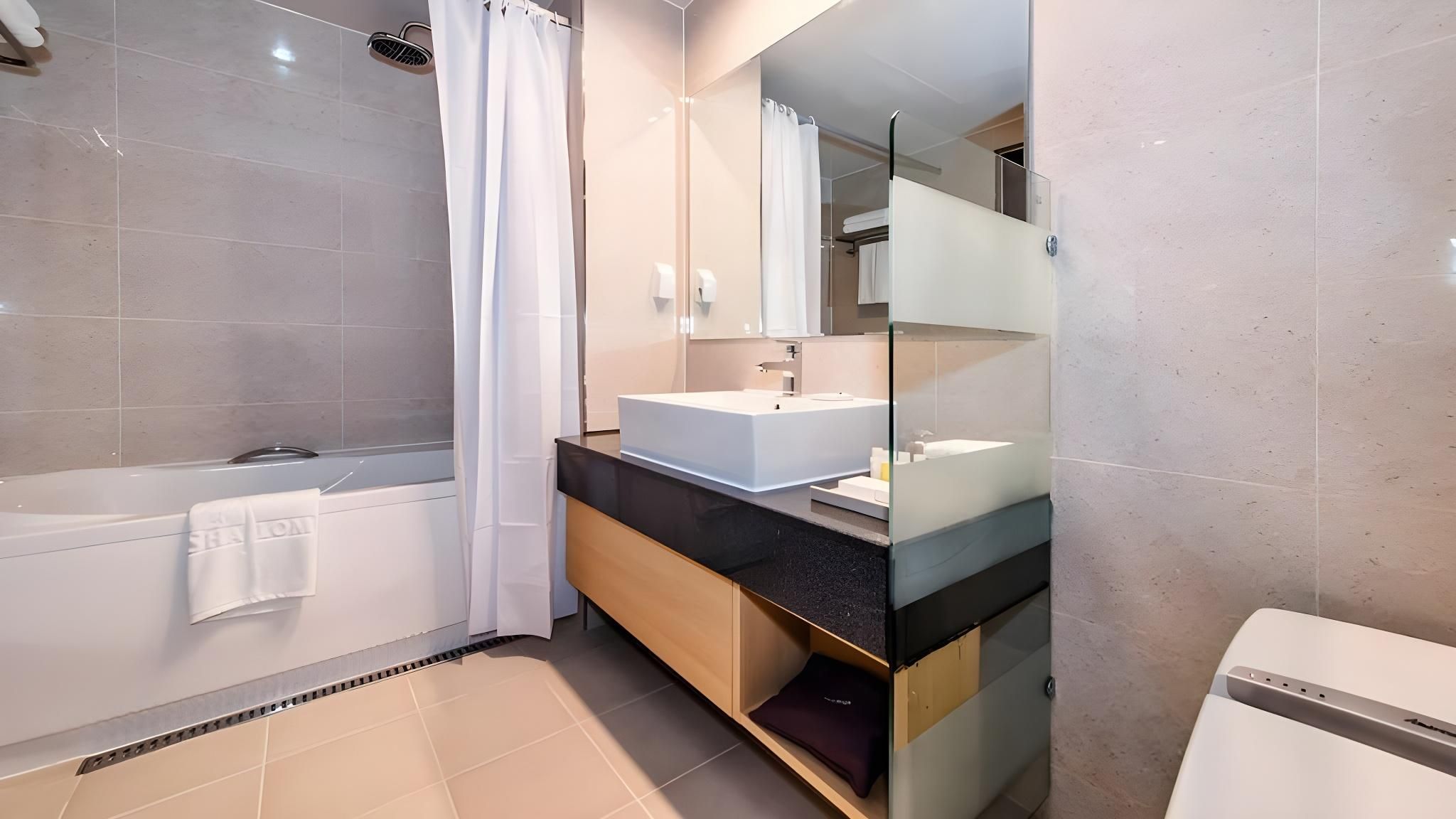 Hotel Shalom Deluxe Twin Mountain View 2