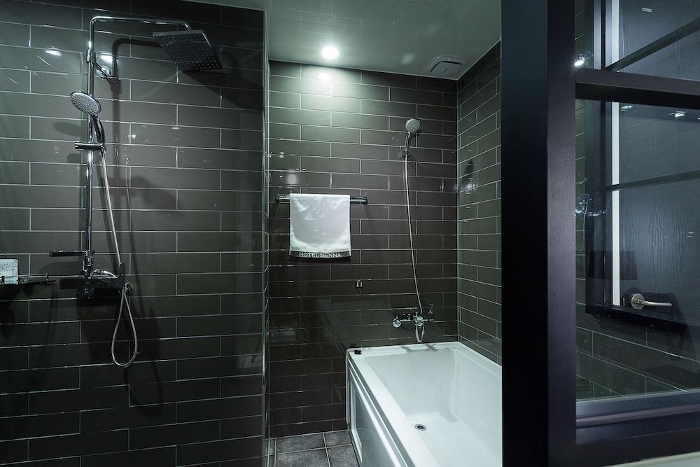 Hotel Sienna Superior Double Room 6