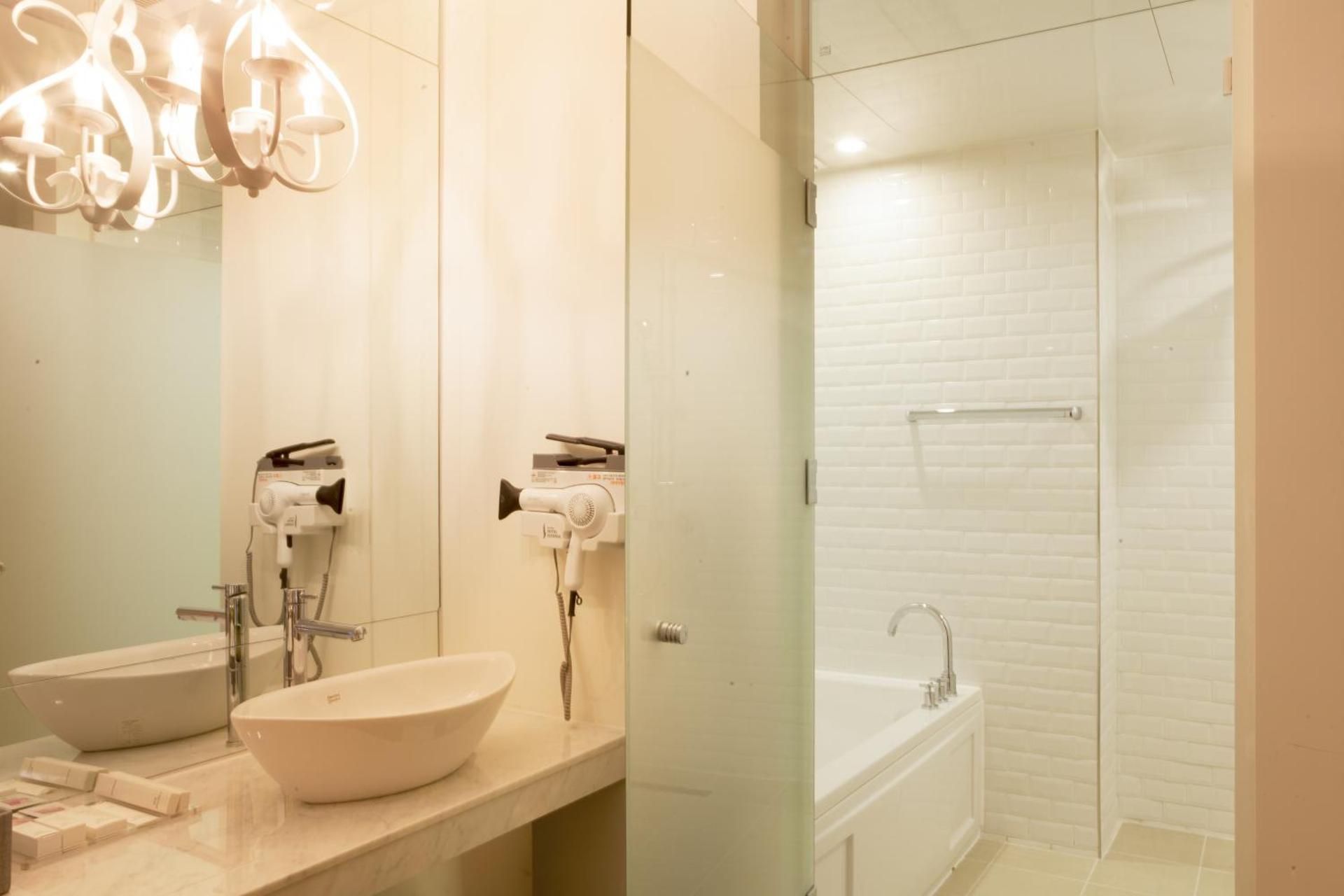 Hotel Sienna Deluxe Suite 3