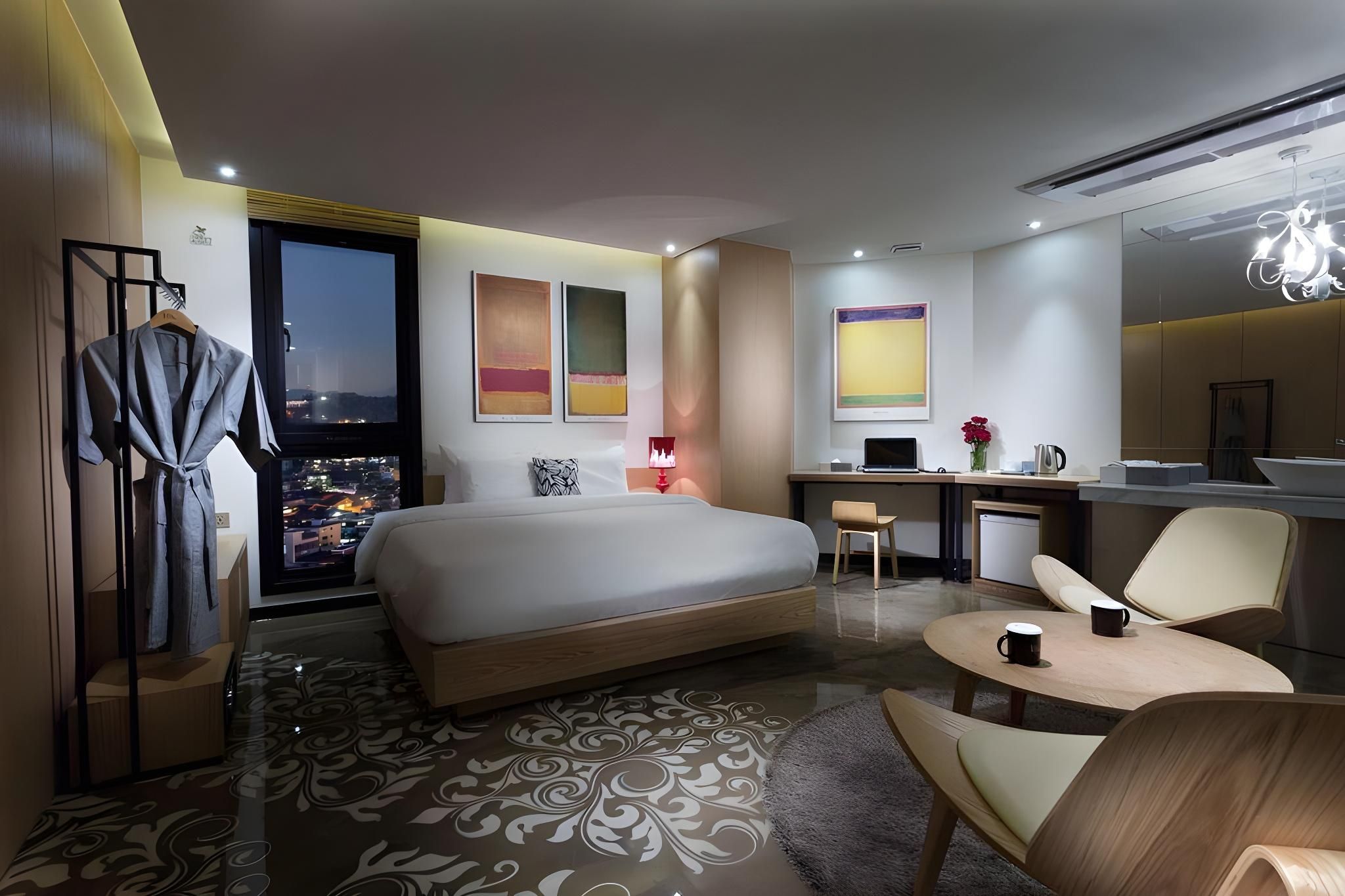 Hotel Sienna Deluxe Suite