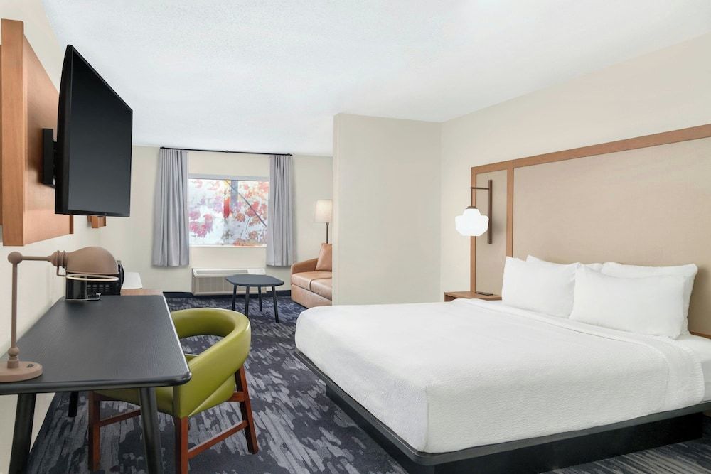 undefined Fairfield Inn & Suites Saginaw 2