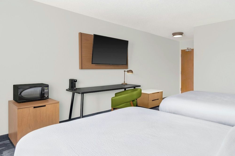 Fairfield Inn & Suites Saginaw Room, 2 Queen Beds 2