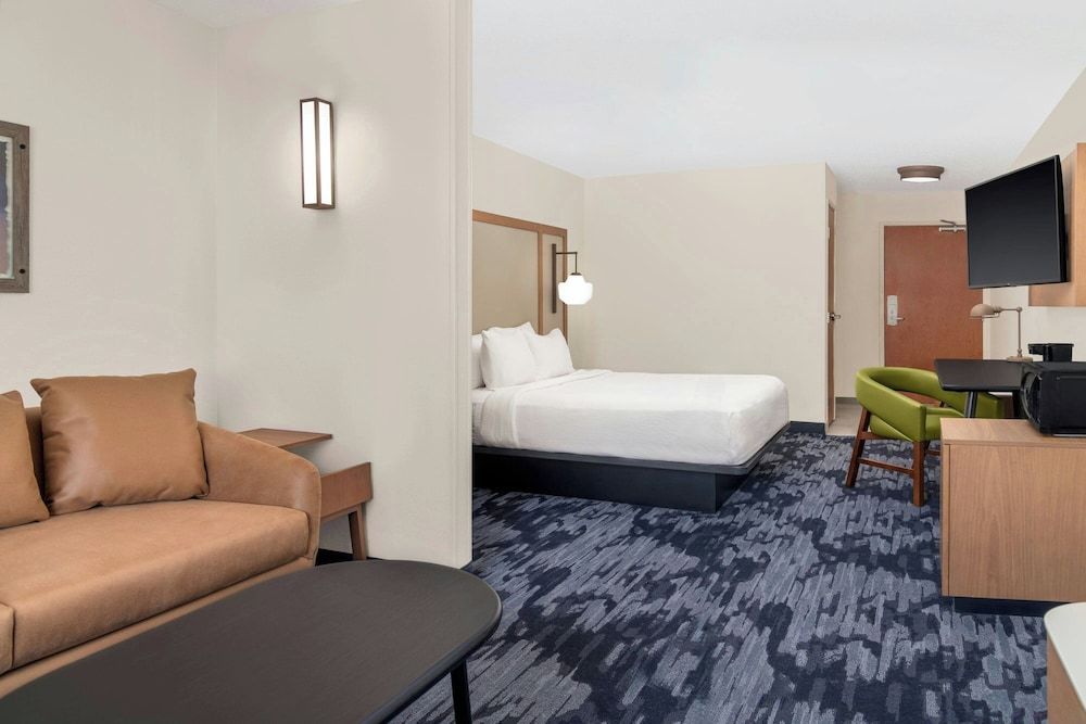 undefined Fairfield Inn & Suites Saginaw 8