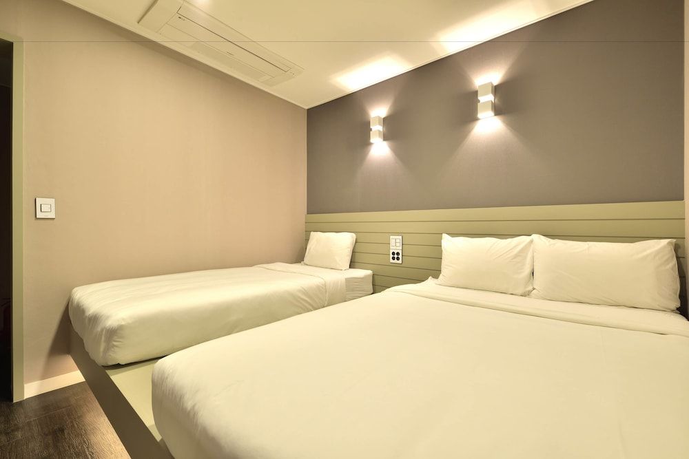 WITH U Hotel & Guesthouse Standard Triple Room, City View 2