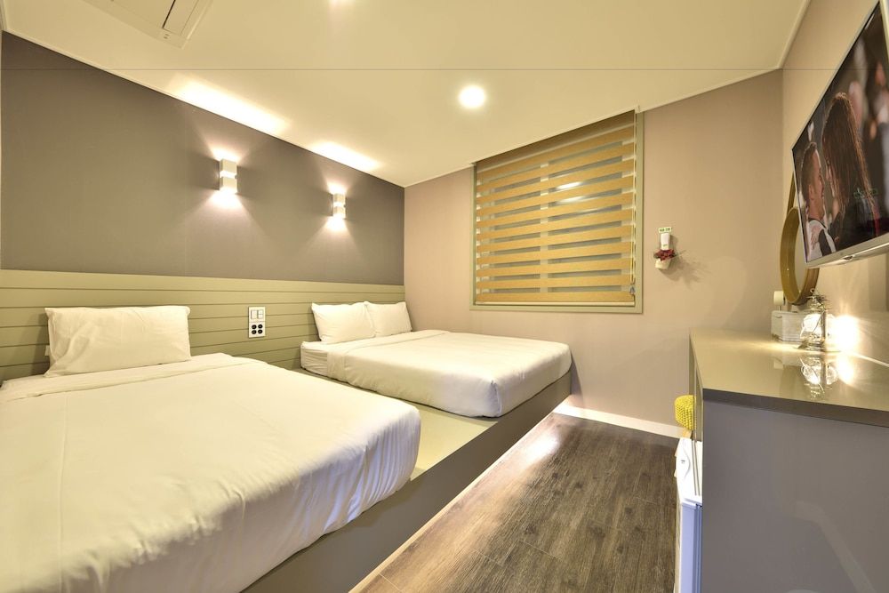 WITH U Hotel & Guesthouse Standard Triple Room, City View