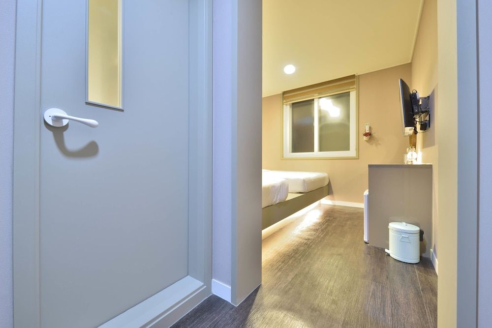 WITH U Hotel & Guesthouse Standard Triple Room, City View 3