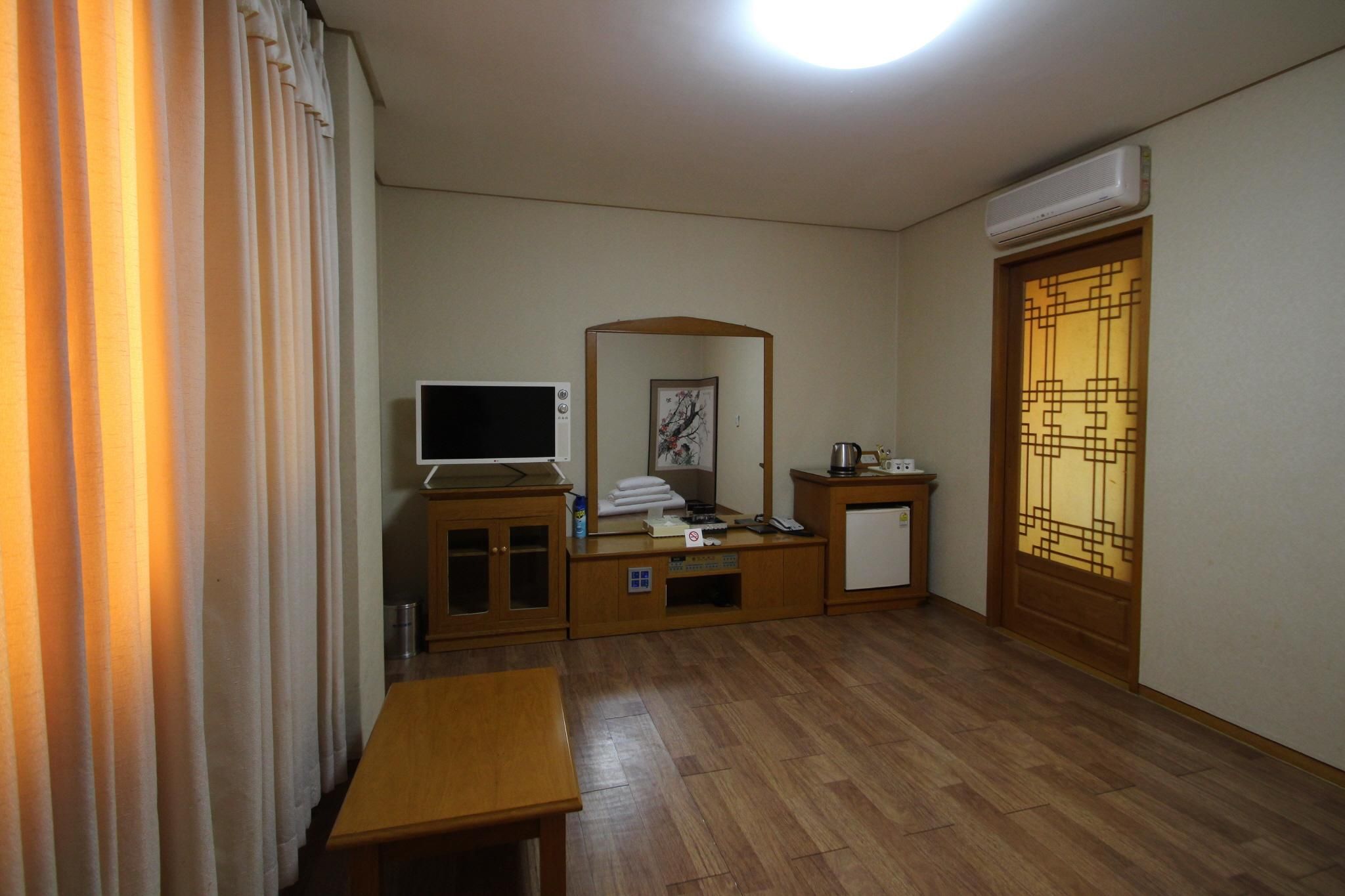 Daedong Hotel Korean Traditional Ondol Room 2