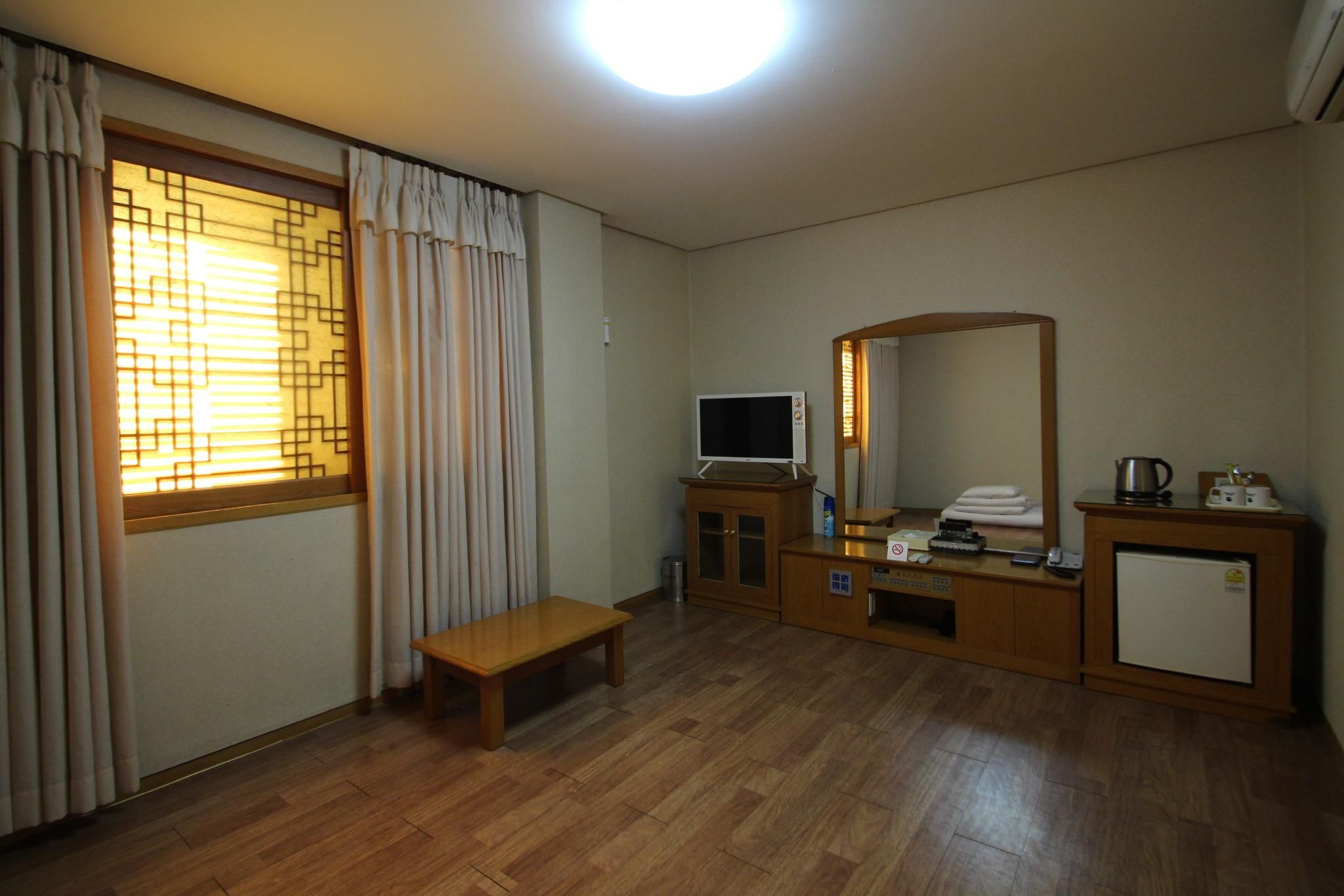 Daedong Hotel Korean Traditional Ondol Room 3