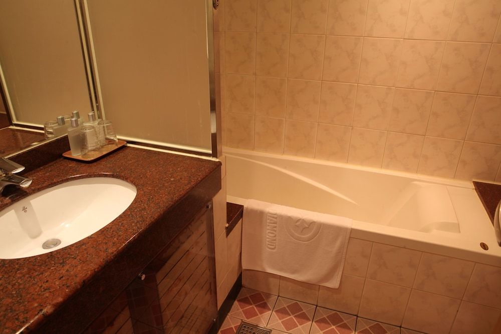 undefined Diamond Hotel 8