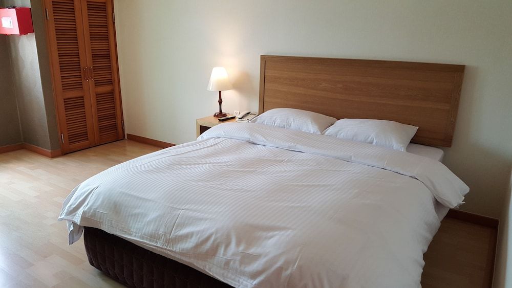 Diamond Hotel Deluxe Double Room