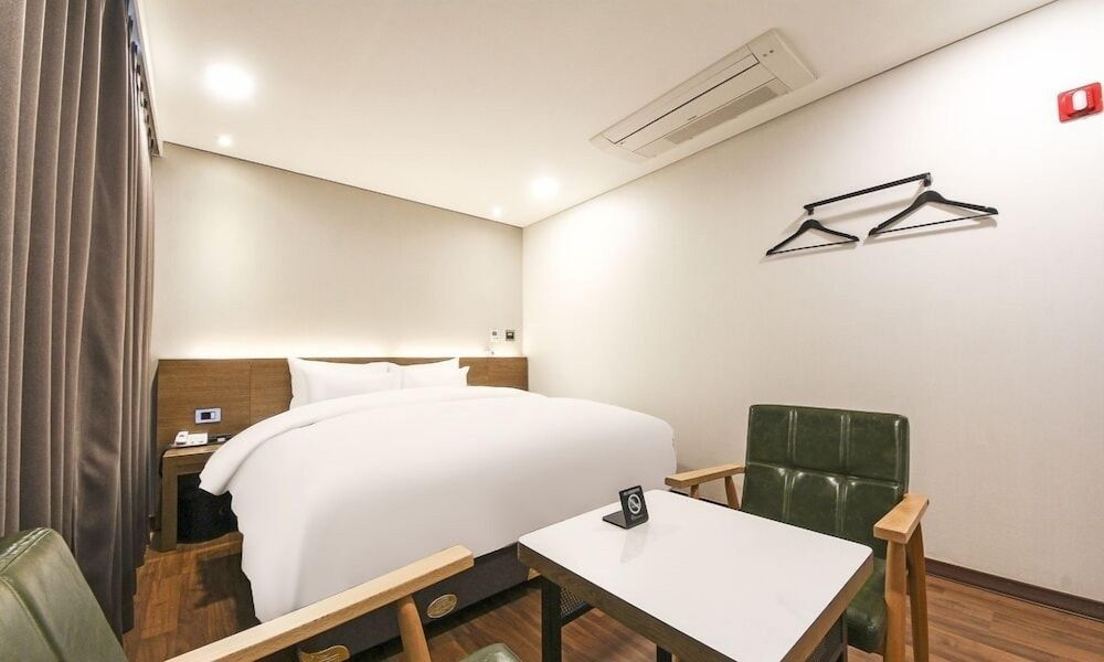 Anyang CNC Hotel Standard Room