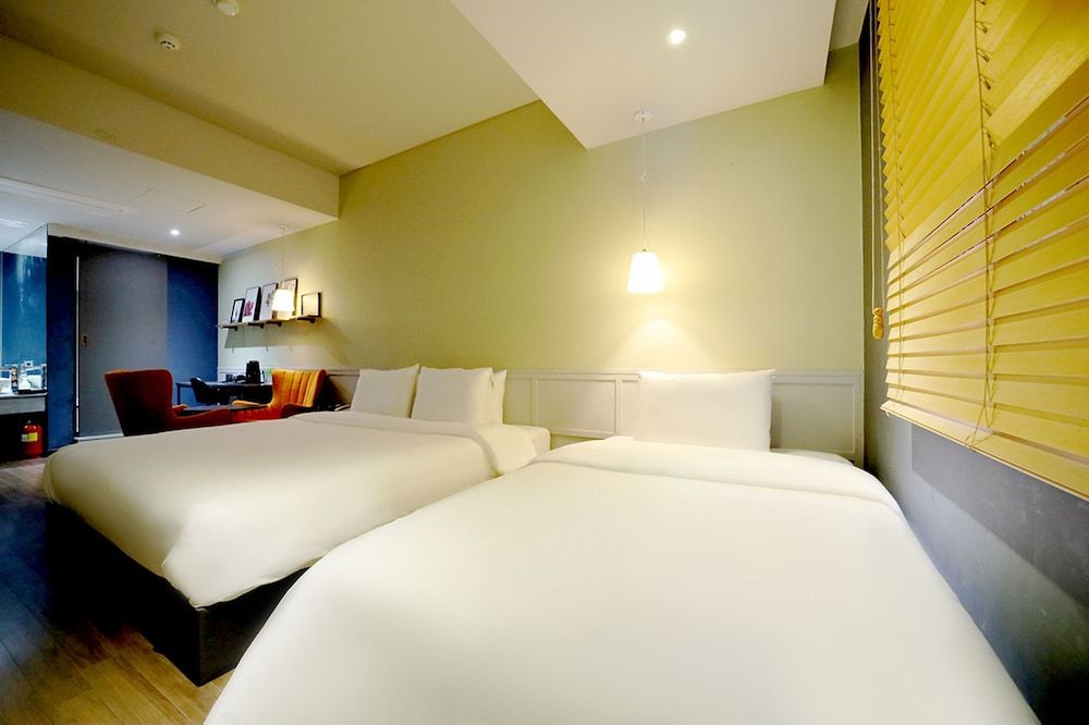 Hound Hotel Seomyeon 1st Street Twin Room (Check-in time 6PM)