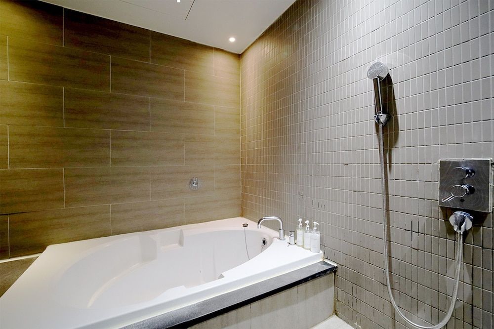 Hound Hotel Seomyeon 1st Street Twin Room (Check-in time 6PM) 6