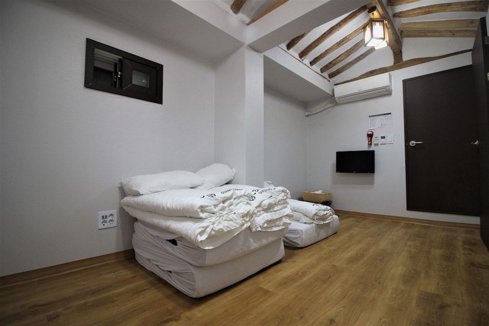 Bibimbap Guesthouse Triple Room 2