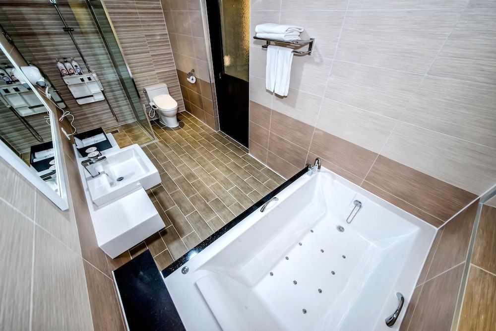 Seawater Spa Hotel Coza Deluxe Twin Room (1Double + 1Single) 4