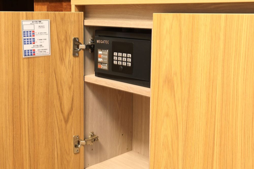 Empire Tourist Hotel Deluxe Room 4