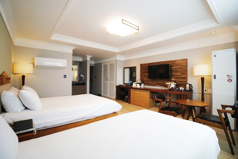 Empire Tourist Hotel Twin Room