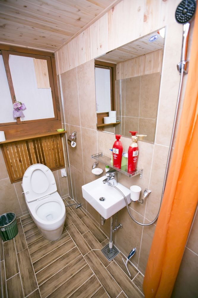 Bukchonmaru Hanok Guesthouse Traditional Double Room with Shared Bathroom 9