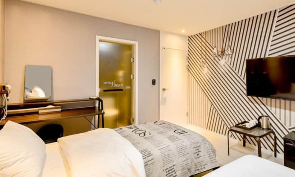 Hotel Dean Deluxe Twin Room