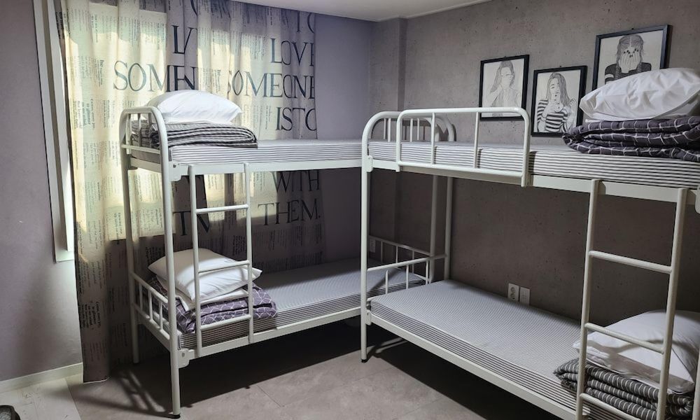 Hotel Dean Family Room 2