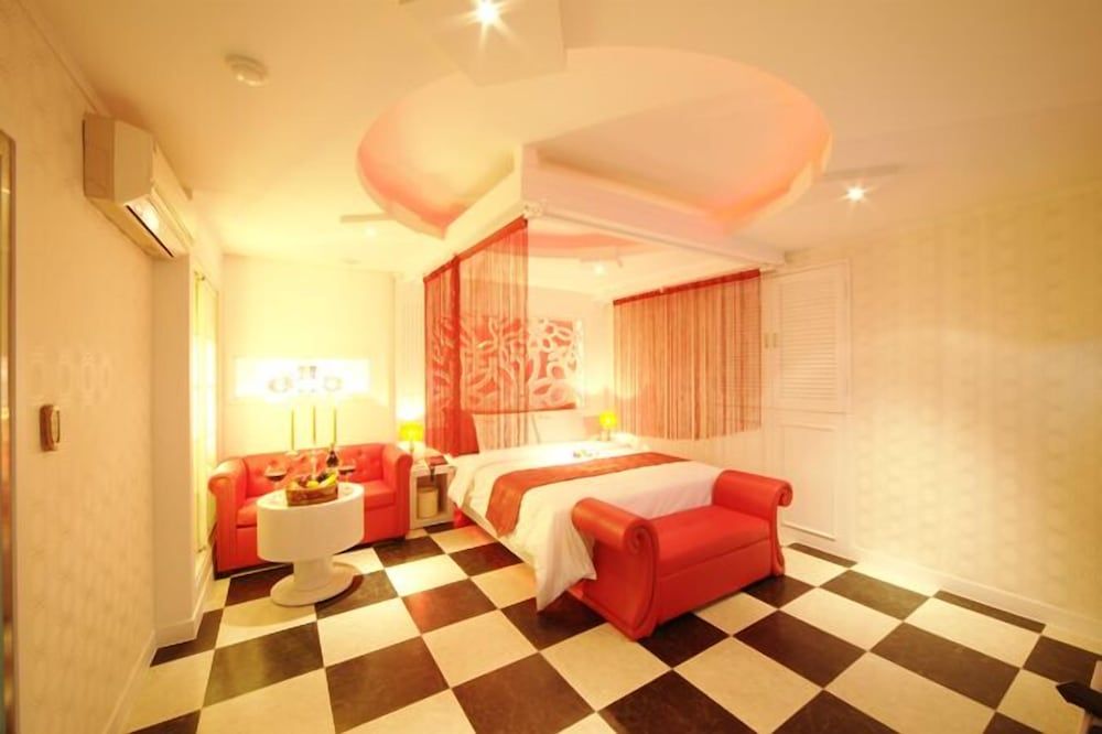 Ivy Hotel Standard Room 6