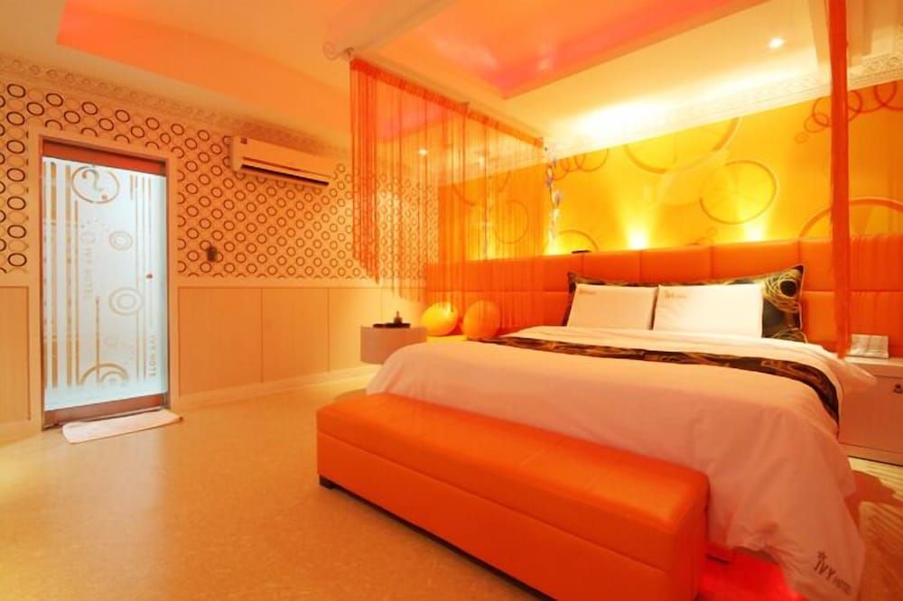 Ivy Hotel Standard Room 8