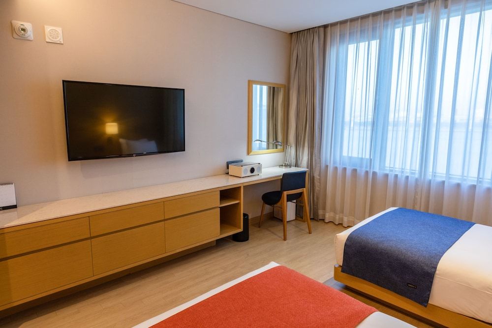 Hotel Lacky Gwangyang Deluxe Family Twin Room, Ocean View 7