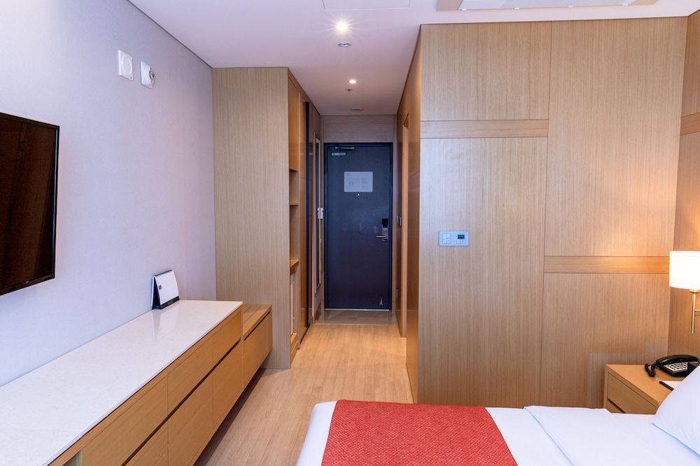 Hotel Lacky Gwangyang Standard Double Room, City View 5