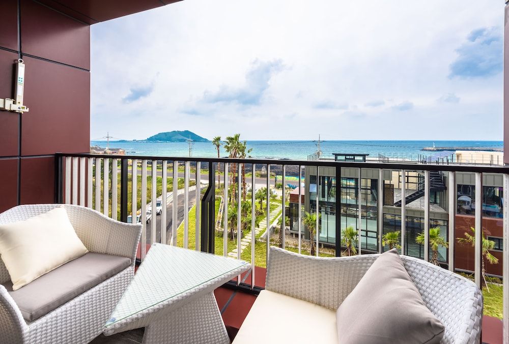 undefined Augila Hotel Jeju Oceano Suites 4
