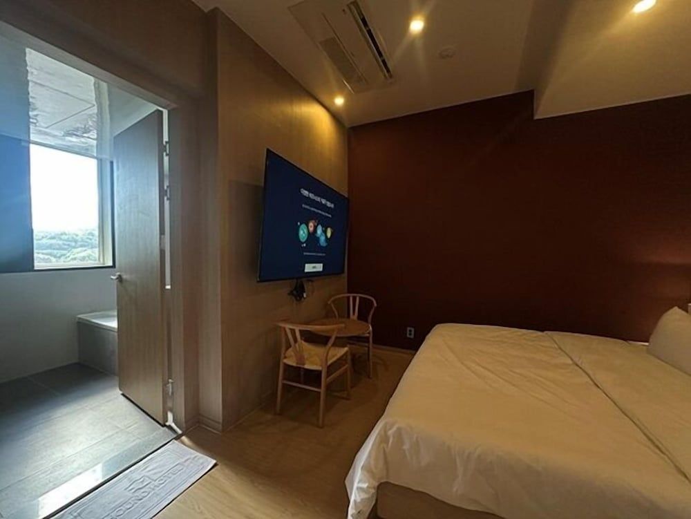 Hound Hotel Changwon Terminal Deluxe Room 3
