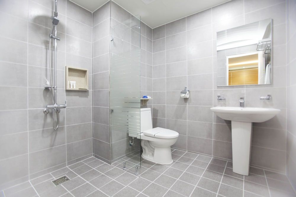 i-CHECK Hotel Deluxe Twin Room 14