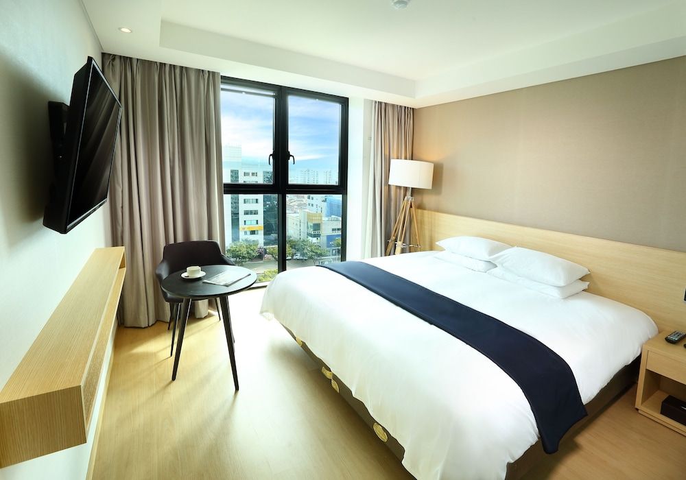 undefined Hotel The One 5