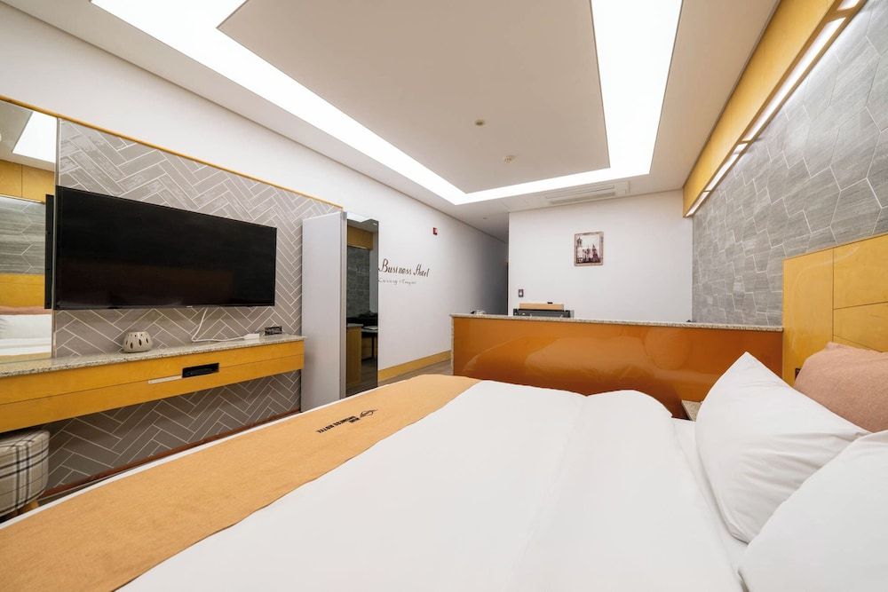 JinCheon Mini Business Hotel Deluxe Room 6