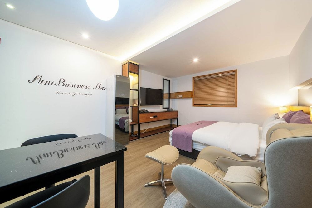 JinCheon Mini Business Hotel Deluxe Room 3