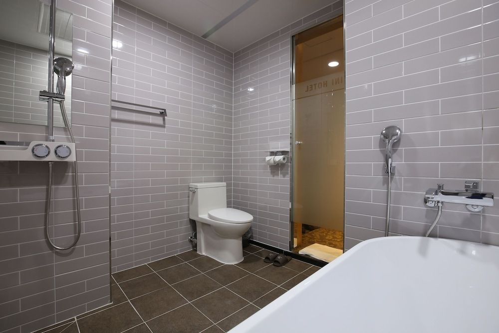 JinCheon Mini Business Hotel Standard Room, Bathtub 5