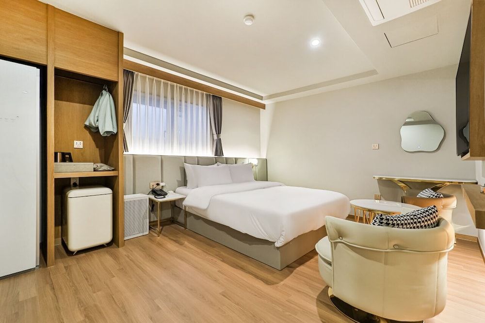 Grandis Hotel Deluxe Room 10