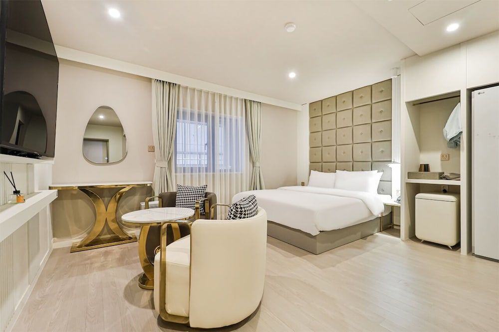 Grandis Hotel Deluxe Room 6